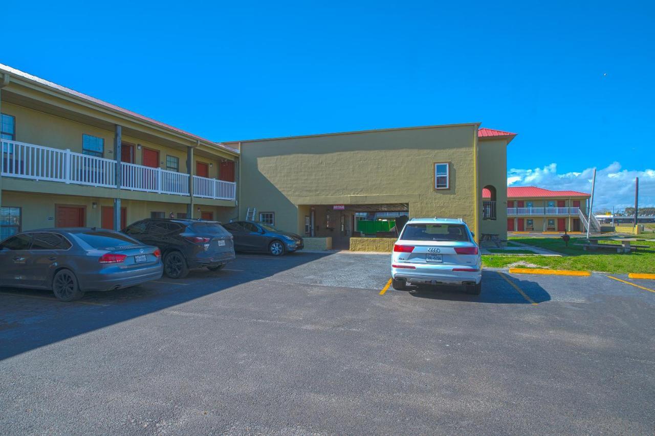 Days Inn By Wyndham Aransas Pass Εξωτερικό φωτογραφία